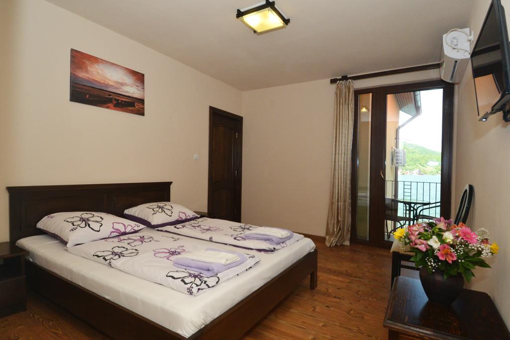 Vila Golful Dunarii Dubova Extérieur photo