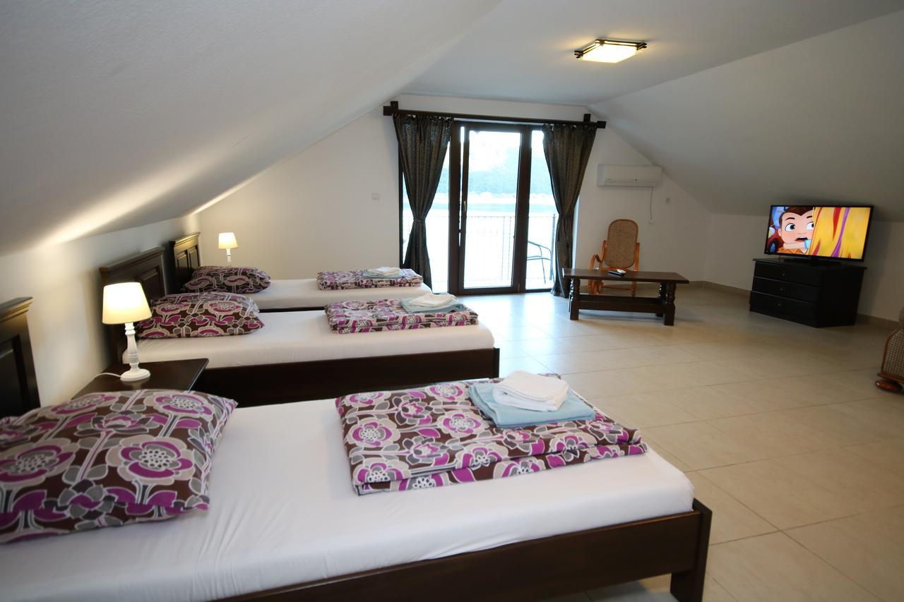 Vila Golful Dunarii Dubova Extérieur photo