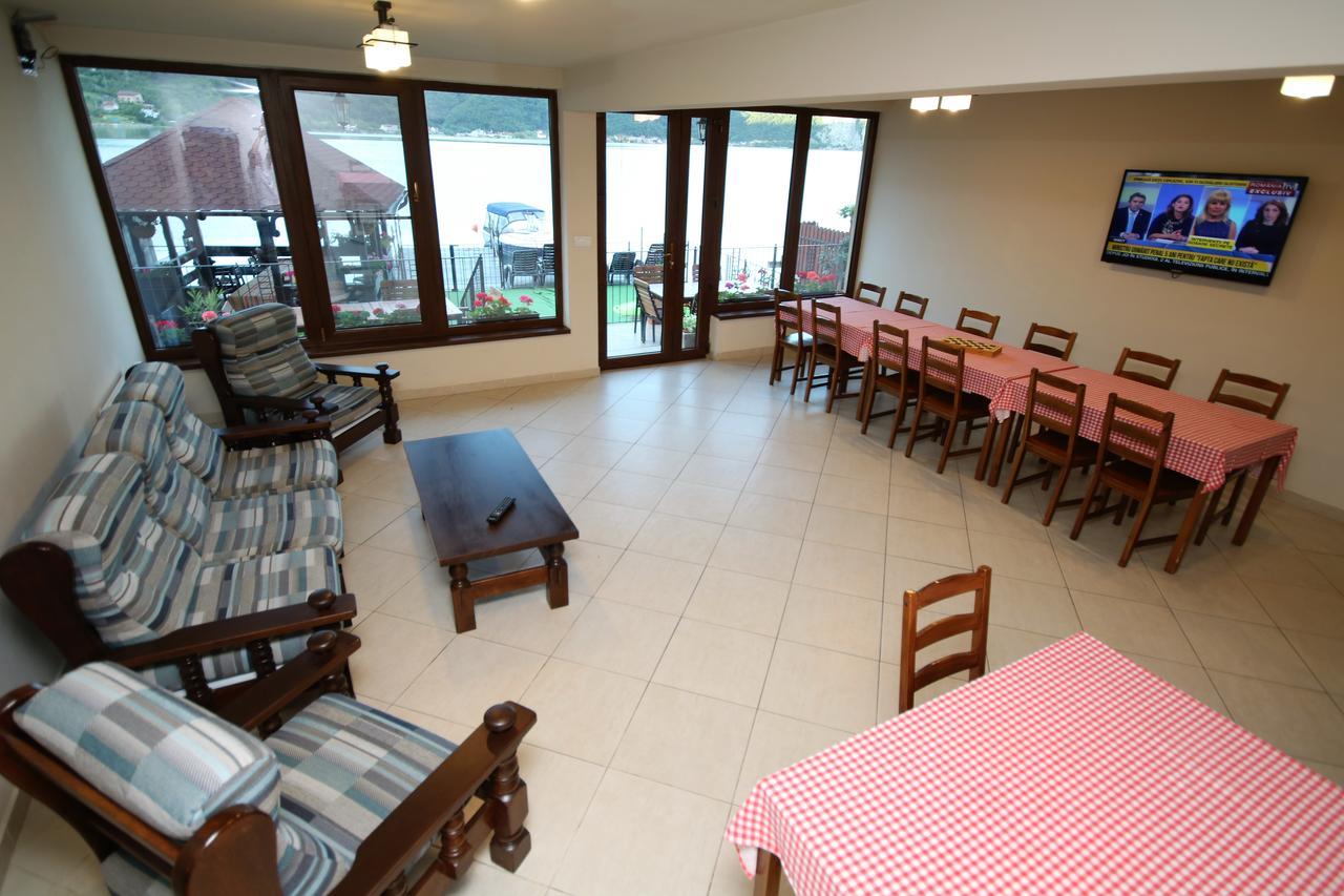Vila Golful Dunarii Dubova Extérieur photo